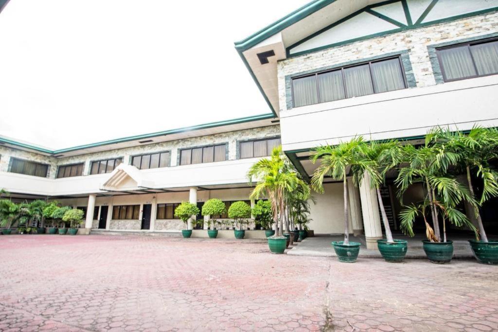 Family Country Hotel And Convention Centre General Santos City Kültér fotó